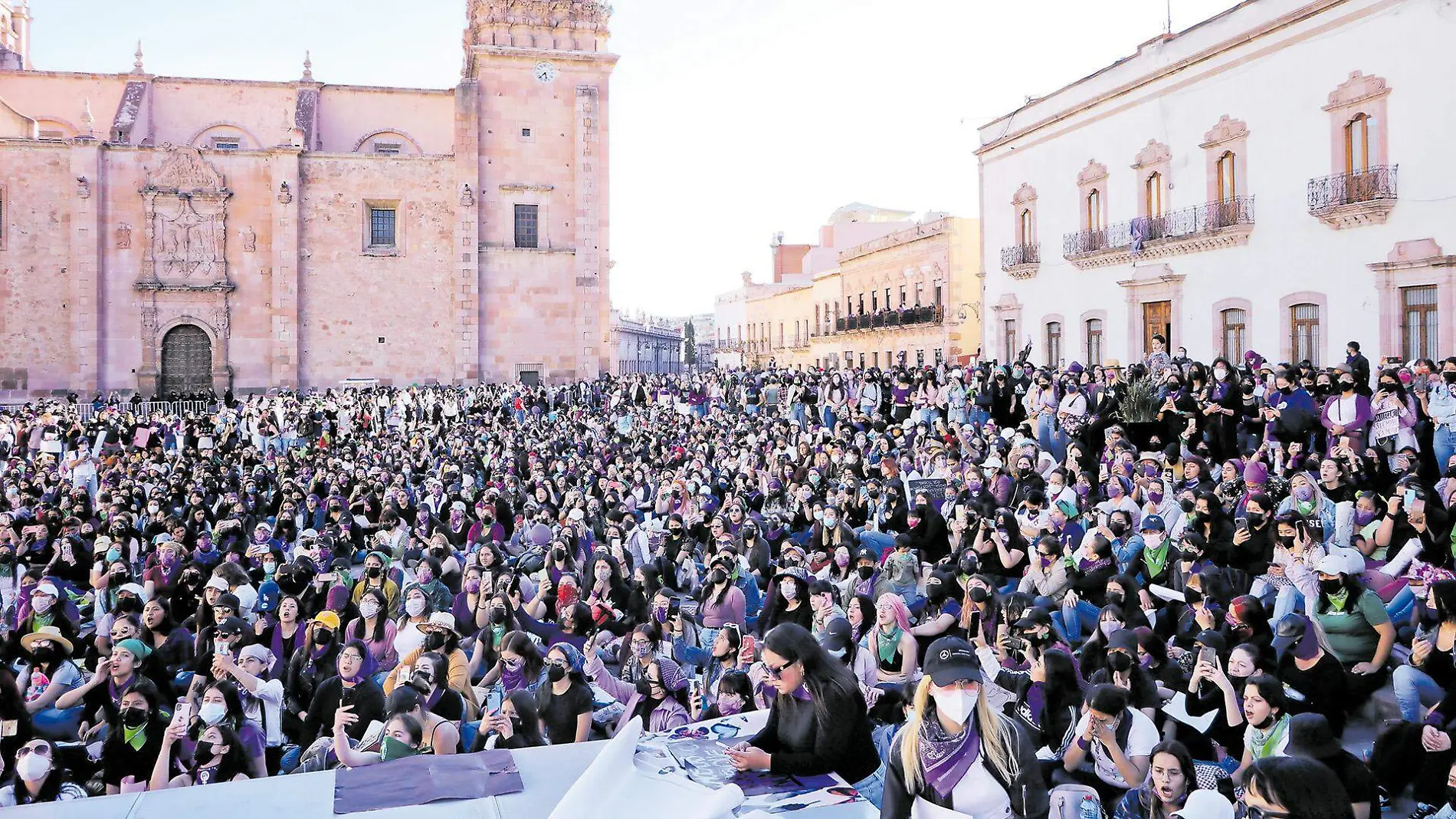 Mitin feminisita en Plaza de Armas, Zacatecas